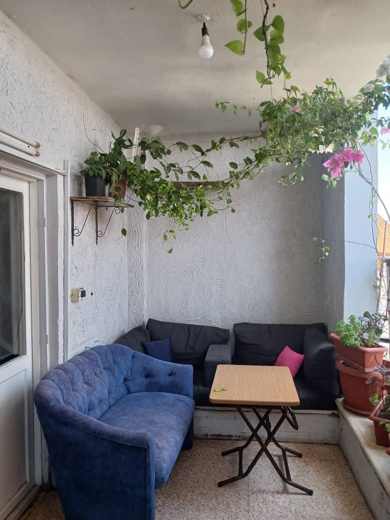 للايجار منزل مزه فيلات متصله جانب جامع الفتح .