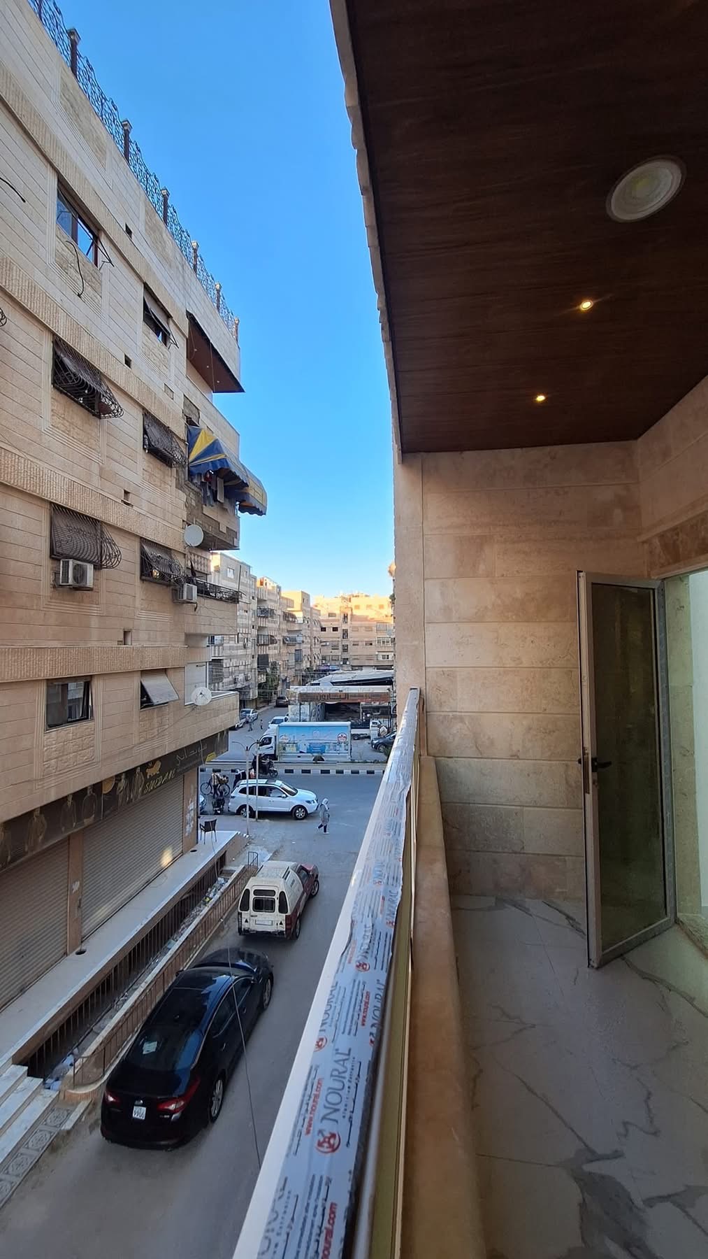 للبيع شقة ببيلا البوقية الشارع العام طابق اول