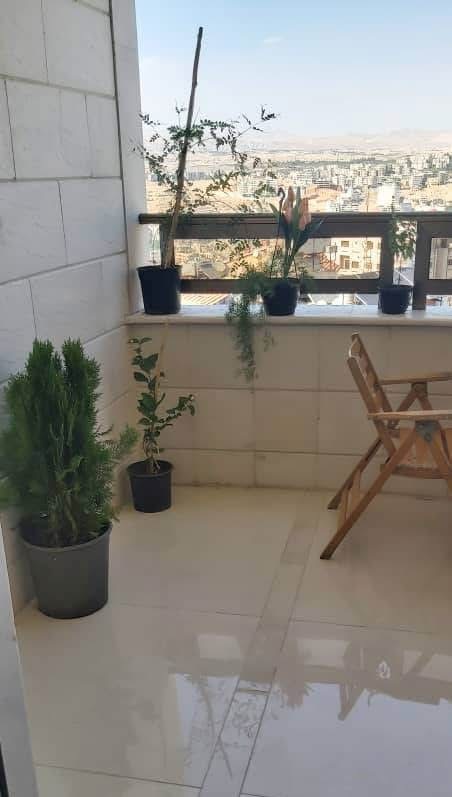 لبيع شقة سكنية بريف دمشق منطقة قدسيا شارع الروضه موقع مميز مخدم