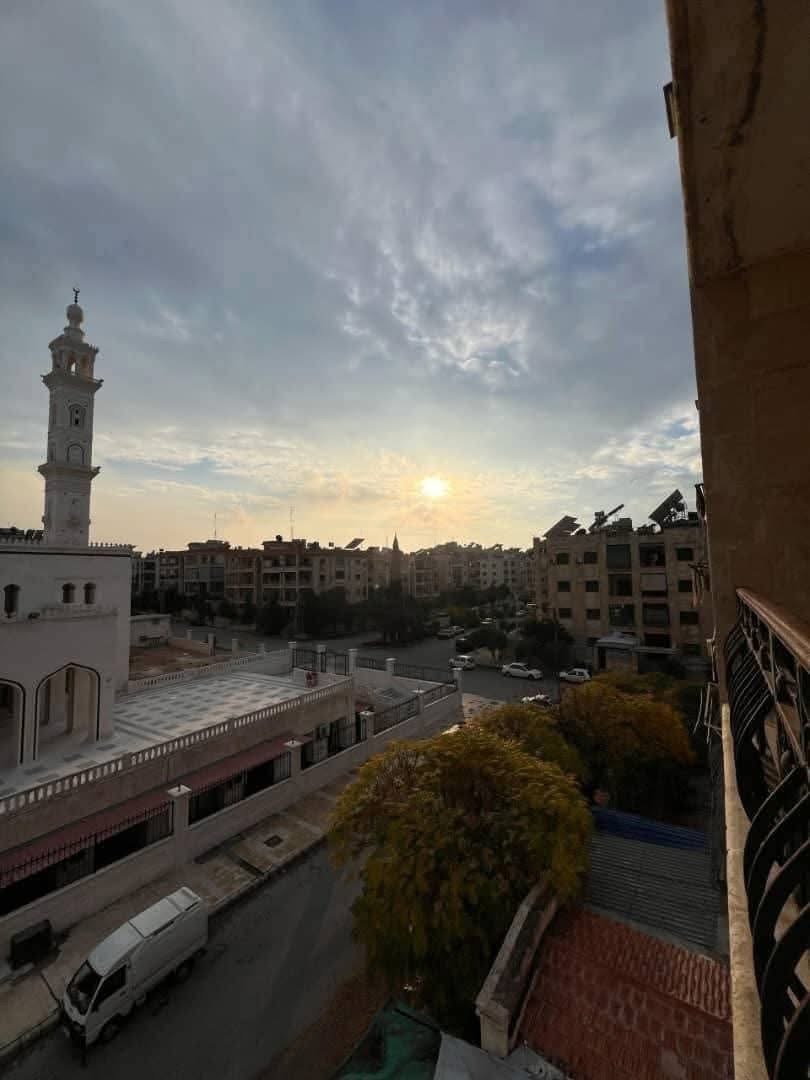 للبيع بيت بجمعية الزهراء جنب جامع فاطمة