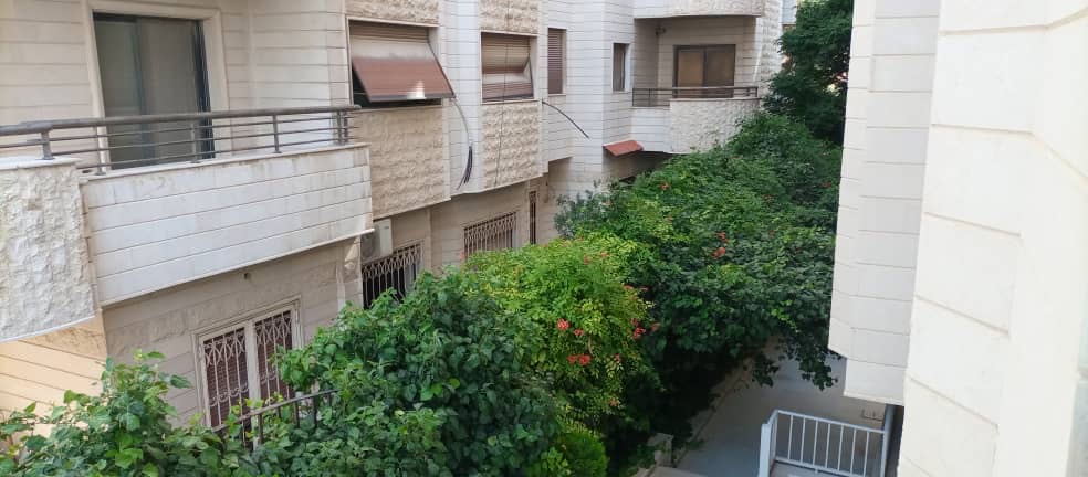شقة للبيع بمشروع 16 قريب من جامع البوطي حصري علي عقار سوريا ومن المالك مباشره