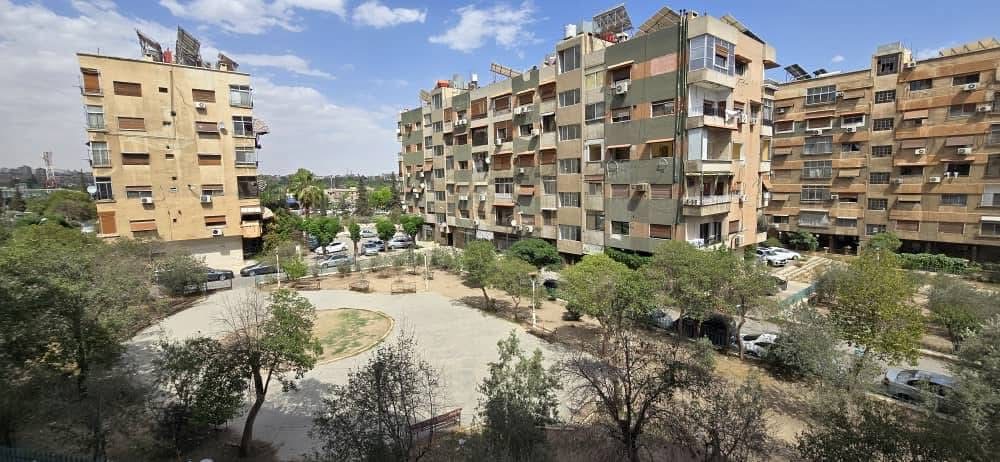 شقة سكنية بدمشق اطلالة خيالية .. اكساء جيد … السعر منطقي
