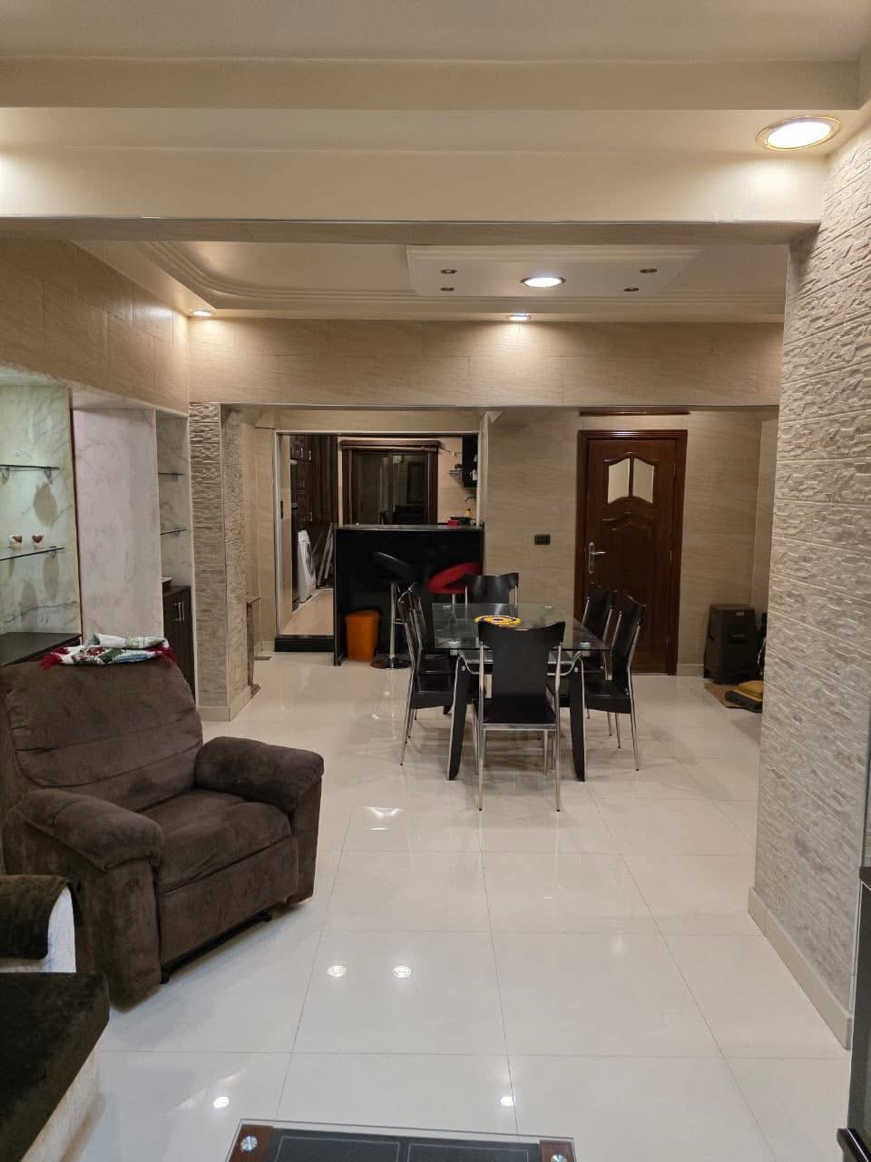 بيت مفروش في الطابق الأول بالمزه