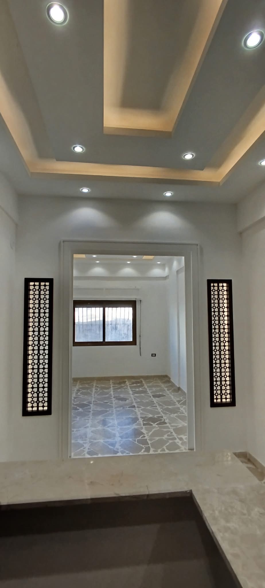 شقة قدسيا خياطيين جانب جامع عبد الرحمن بن عوف الارتفاع طابق اول فني