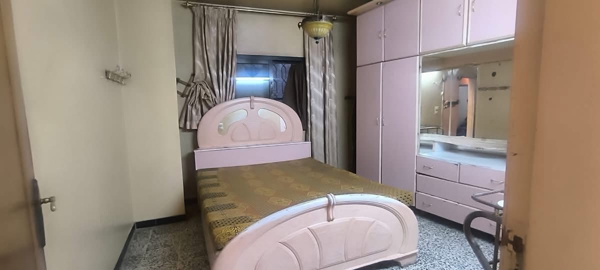 منزل بالمزة 86 ساحة عروس الجبل بعد مكتبة شادي
