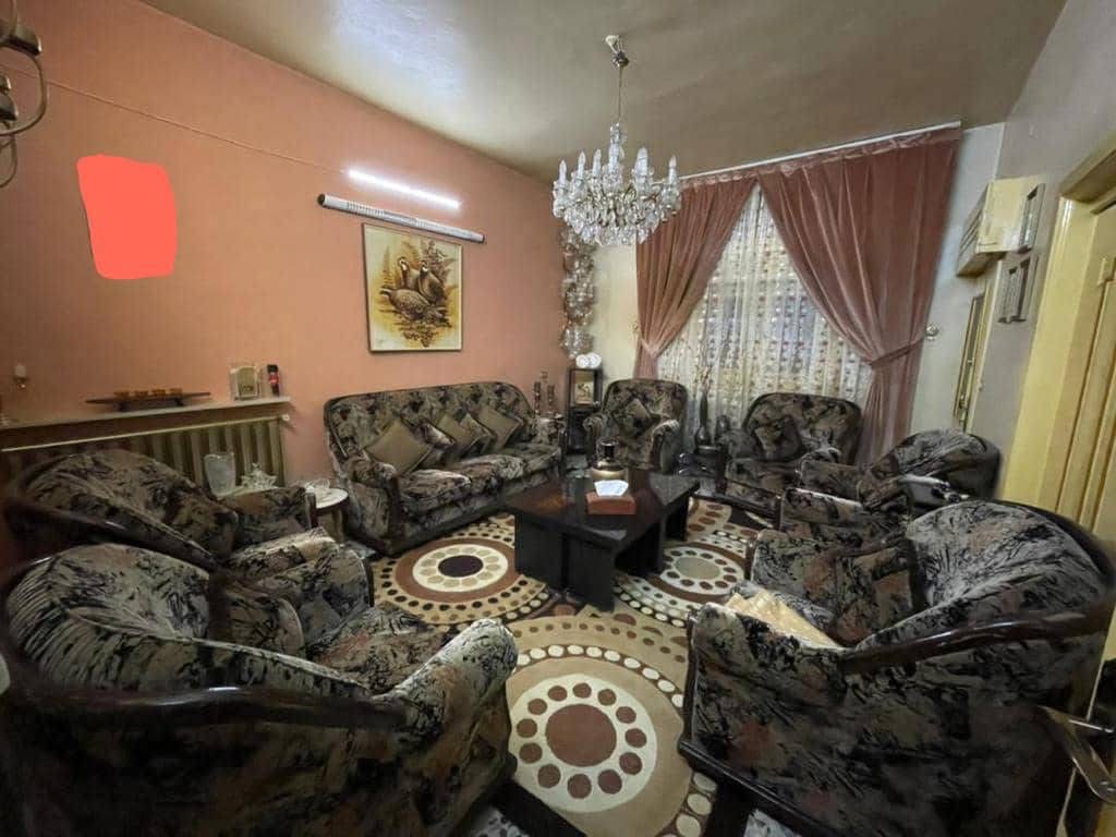 شقة معروضه بحماه قبو زاويه في حي جنوب الملعب