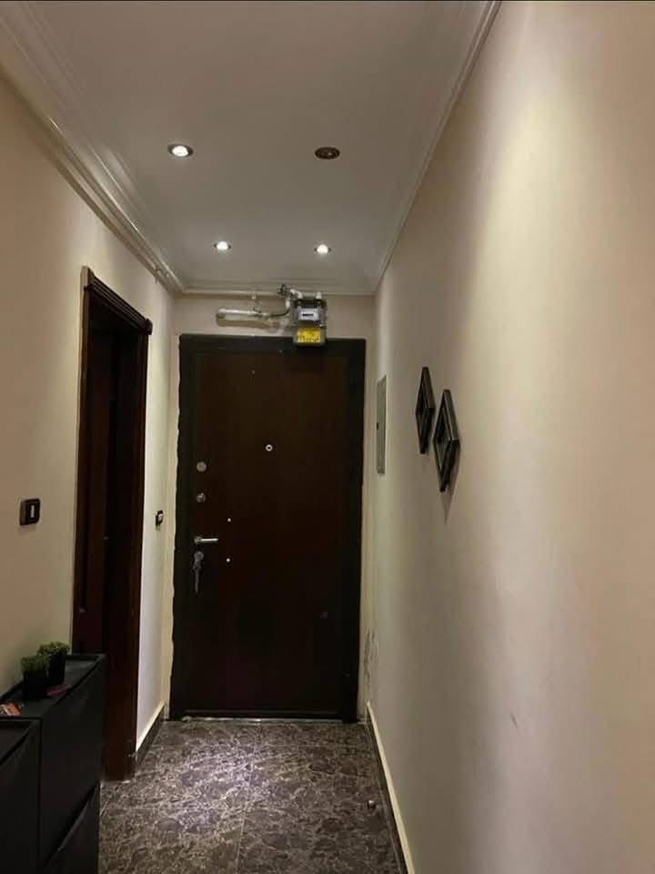 شقة سكنية بدمشق منطقة المزرعة …. امتداد جامع الايمان اطلالة مباشرة ع الشارع