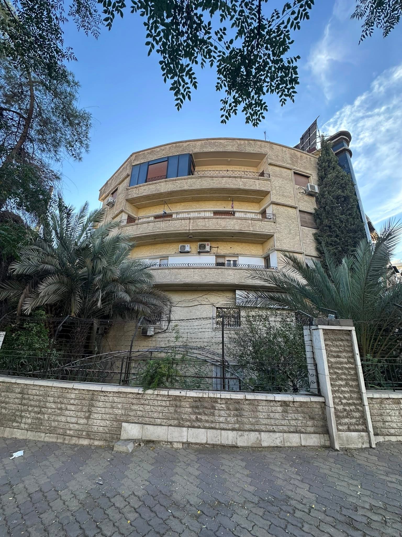شقة مميزة بالقرب من ساحة الميسات