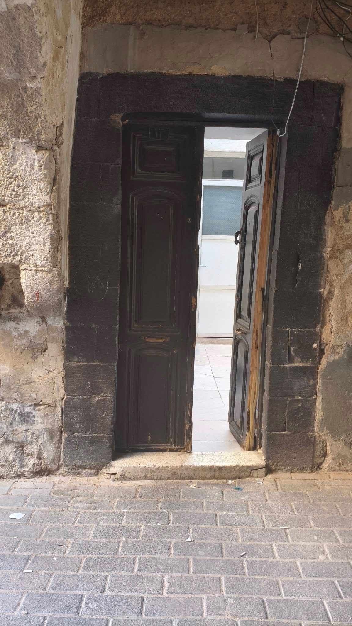 منزل عربي للبيع مؤلف من طابقين