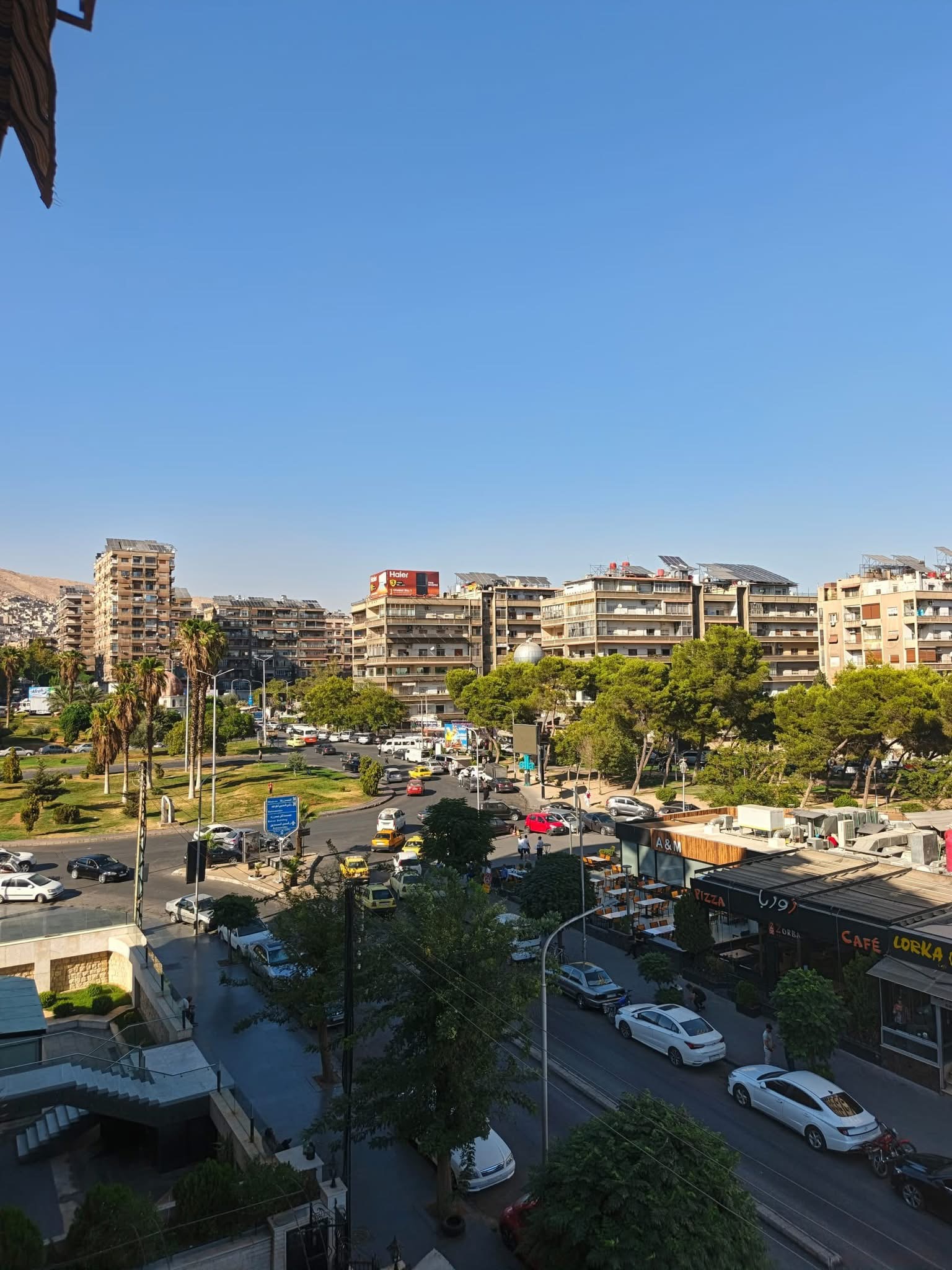 شقة بمنطقة نزلة جامع الكويتي مساحة الشقة ٢٠٠ متر ..