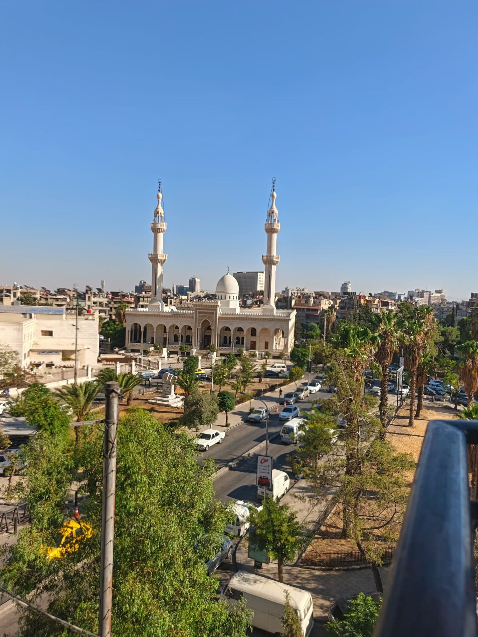 شقة بمنطقة نزلة جامع الكويتي مساحة الشقة ٢٠٠ متر ..