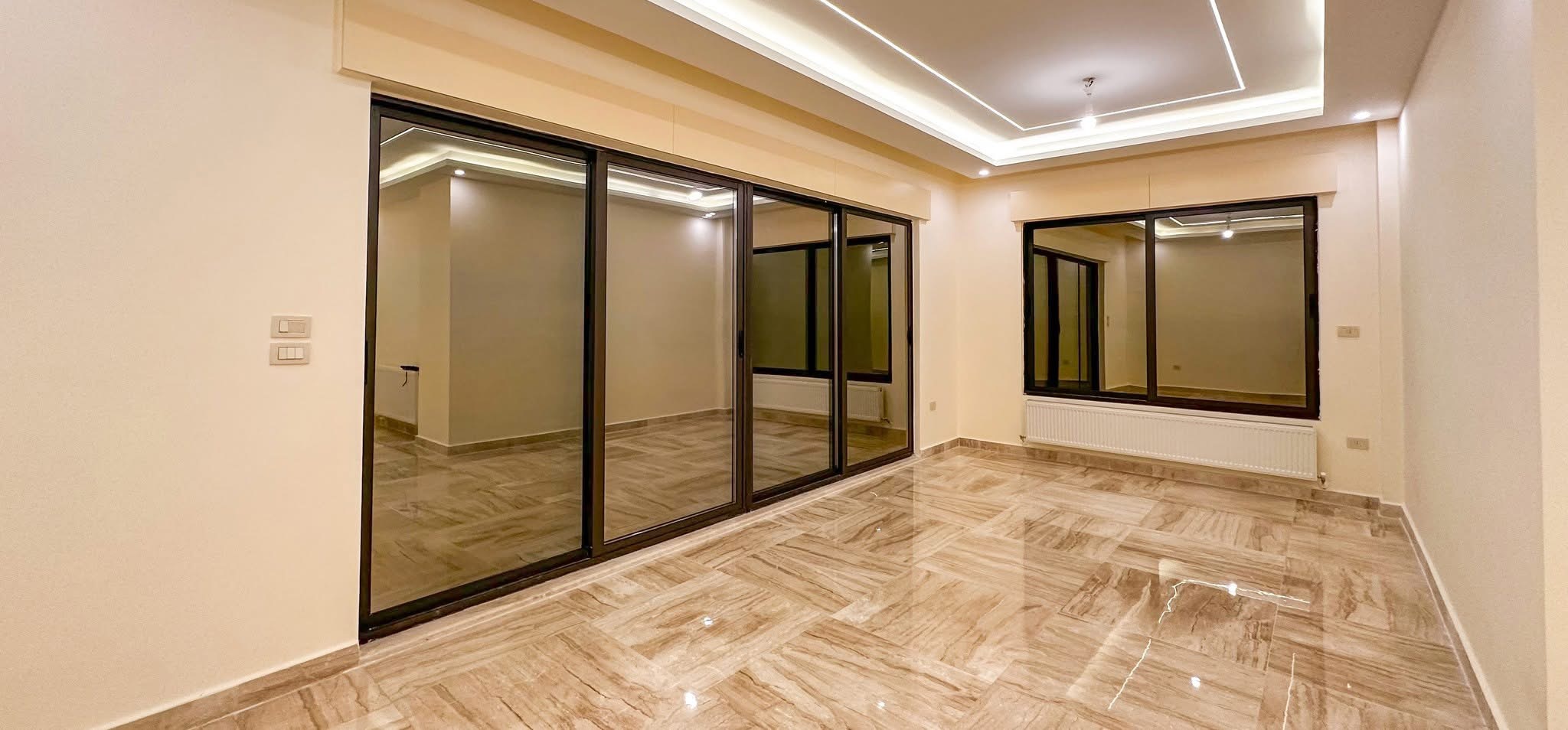 شقة سكتية بدمشق .. ساحة الميسات اطلالة على حديقة شكو