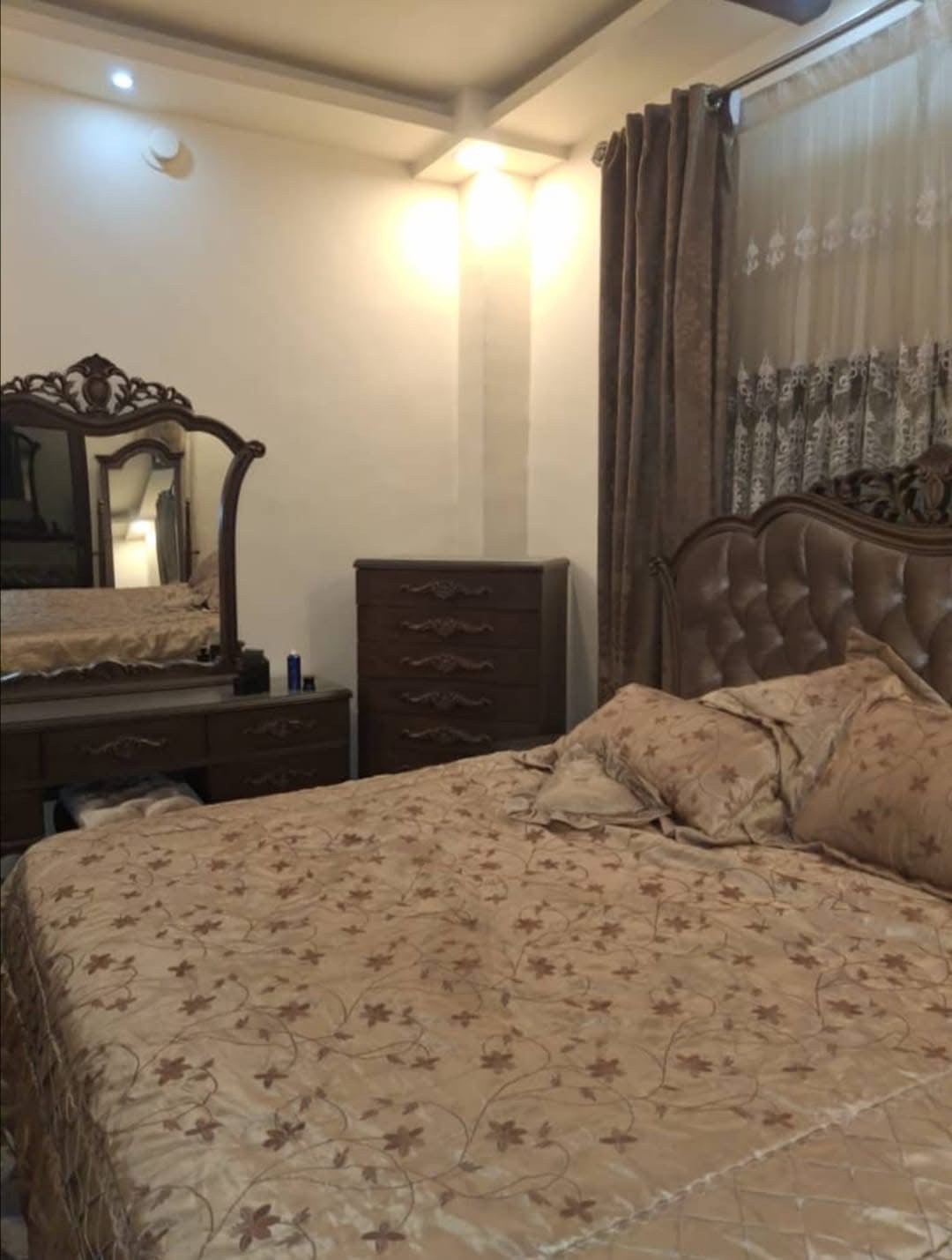 منزل شارع تشرين الرئيسي و على الطابق الثالث خلفي