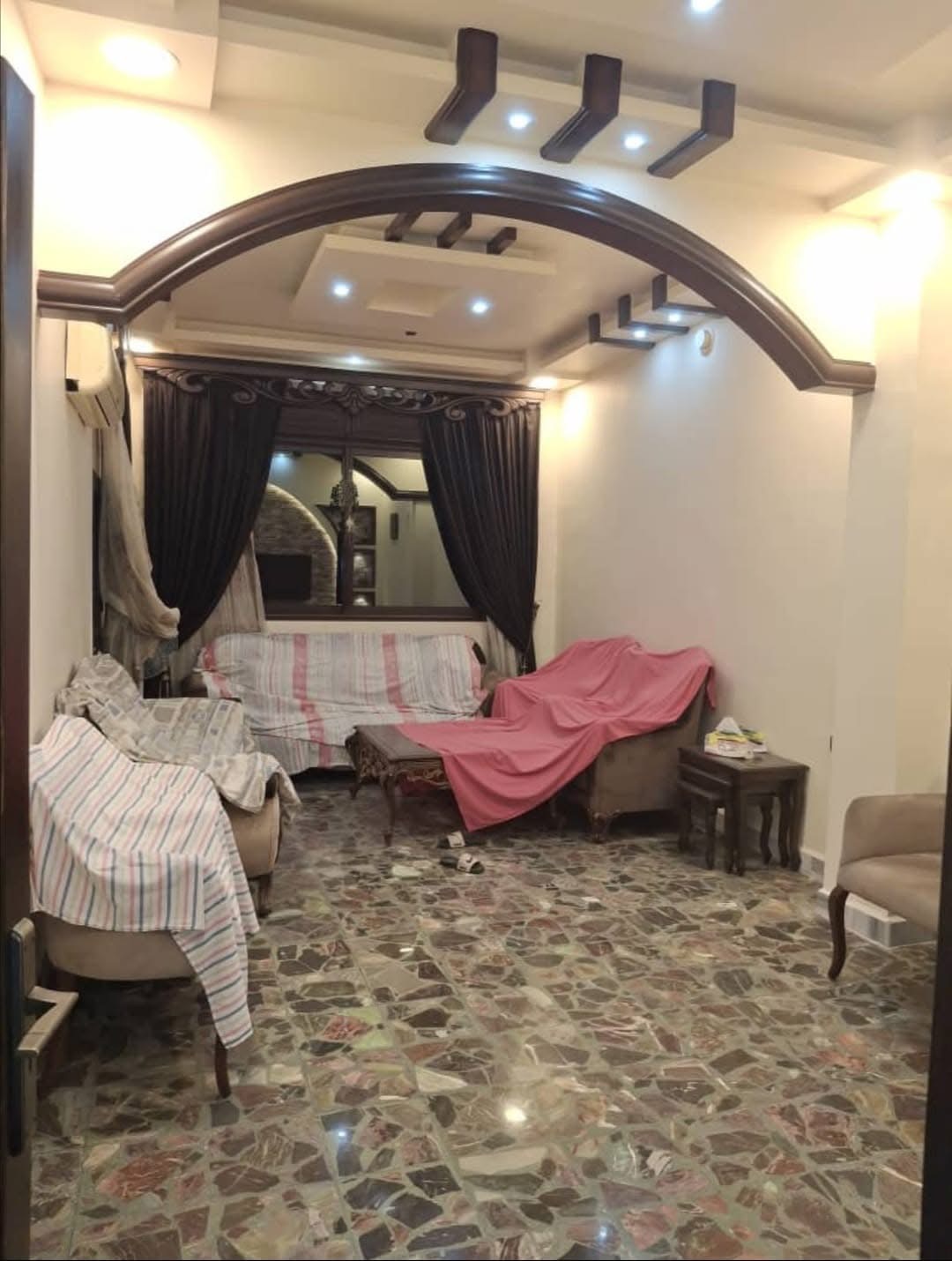 منزل شارع تشرين الرئيسي و على الطابق الثالث خلفي