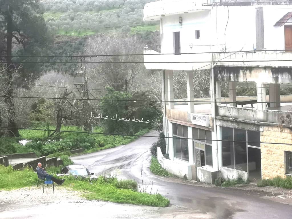 مطعم شعبي مؤلف من طابقين و يعلوه منزل سكني مساحة طابقية ٣٥٠ م2