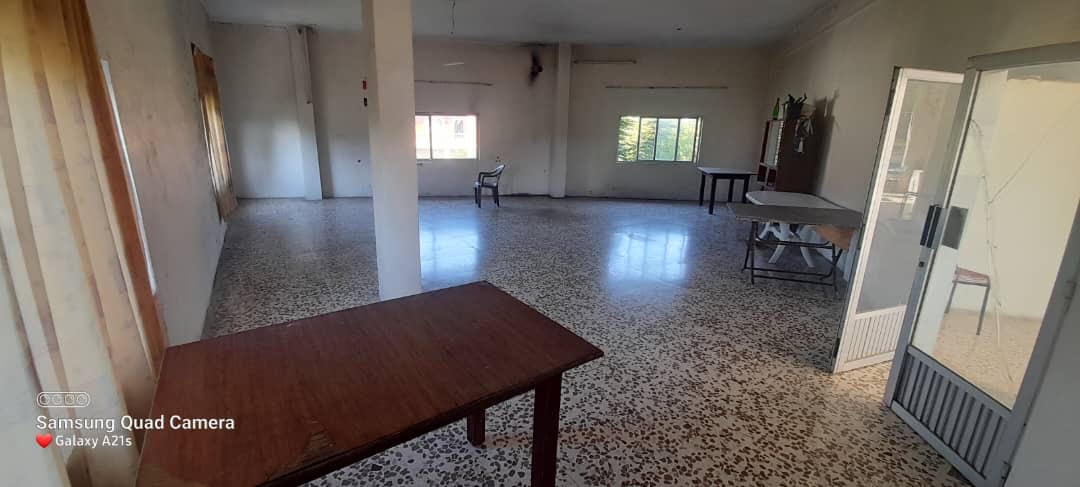 مطعم شعبي مؤلف من طابقين و يعلوه منزل سكني مساحة طابقية ٣٥٠ م2