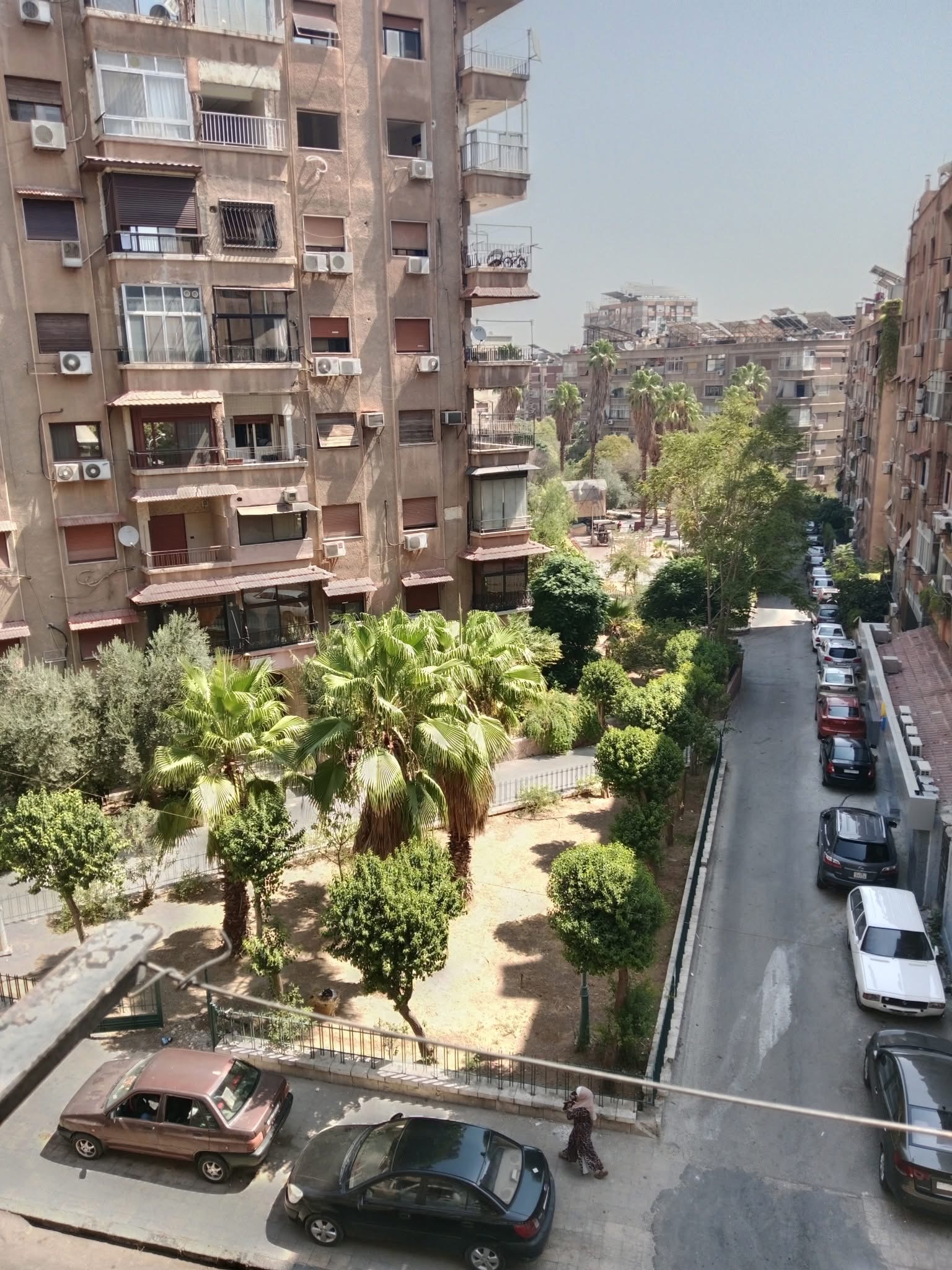 للبيع شقة سكنية شرقي ركن الدين
