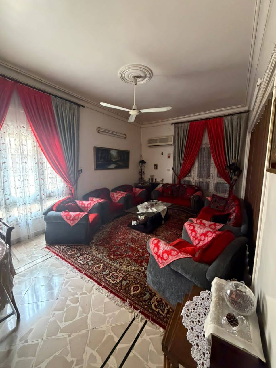مناسبة للسكن العائلي أو الاستثمار – شقة مميزة مساحة – 250 متر