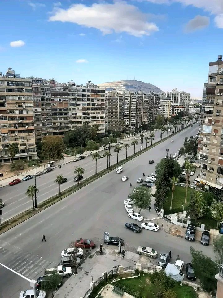 بناء مخدم بالكامل مصعد وكراج وناطور ومصاعد طاقة بديلة وبئر مياه للبناء