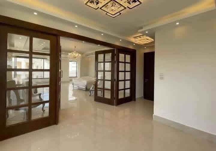 شقة مميزة للبيع 240 متر