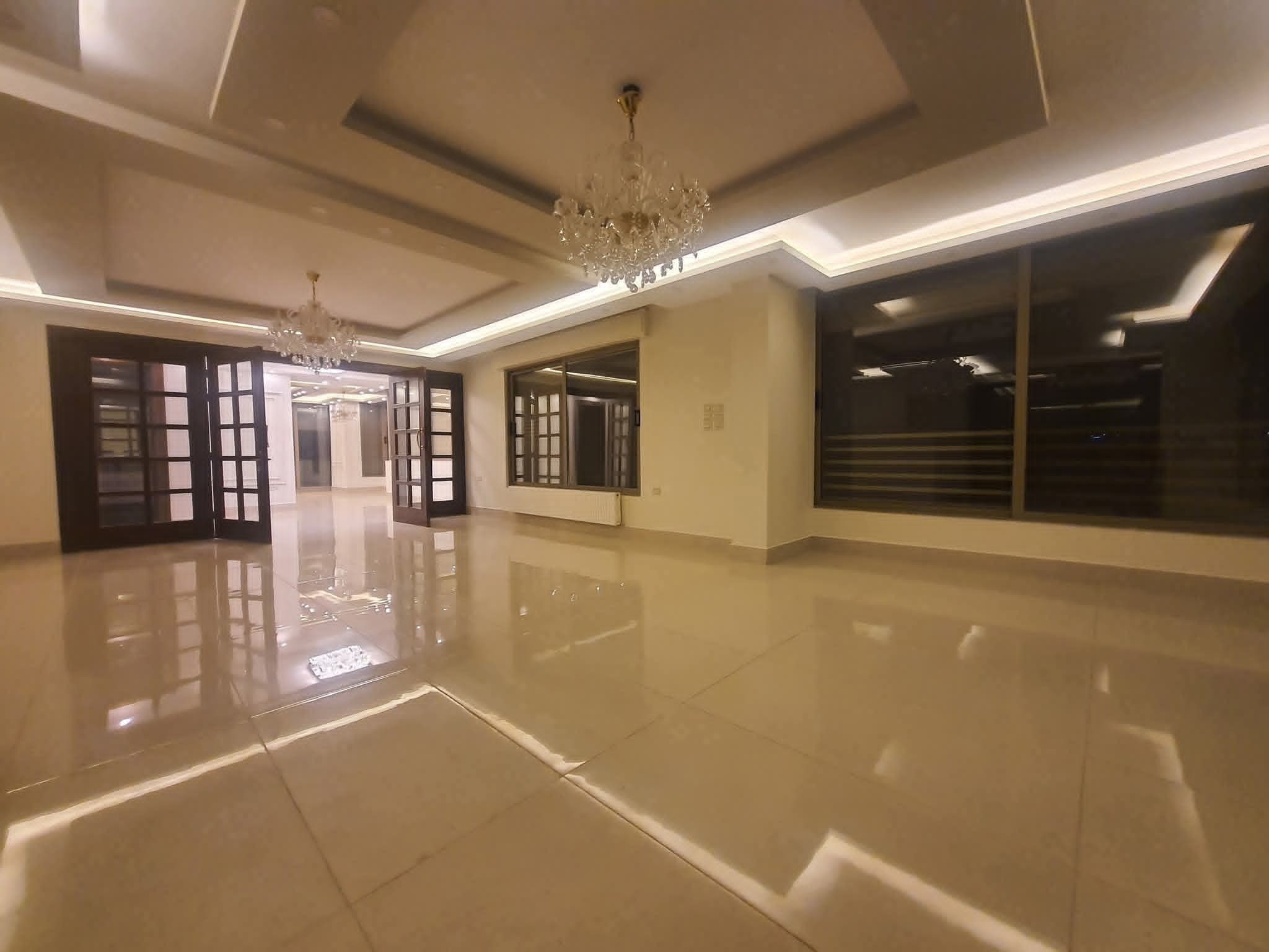شقة مميزة للبيع 240 متر