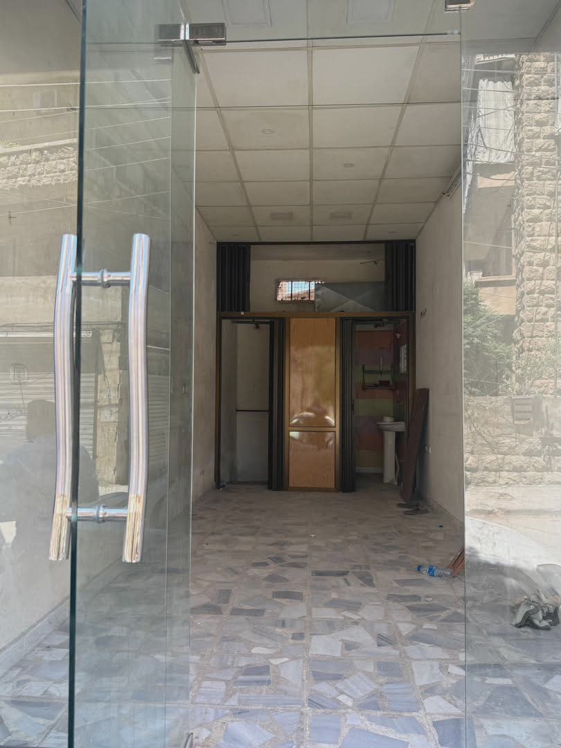 محل تجاري للبيع لقطة طابقين