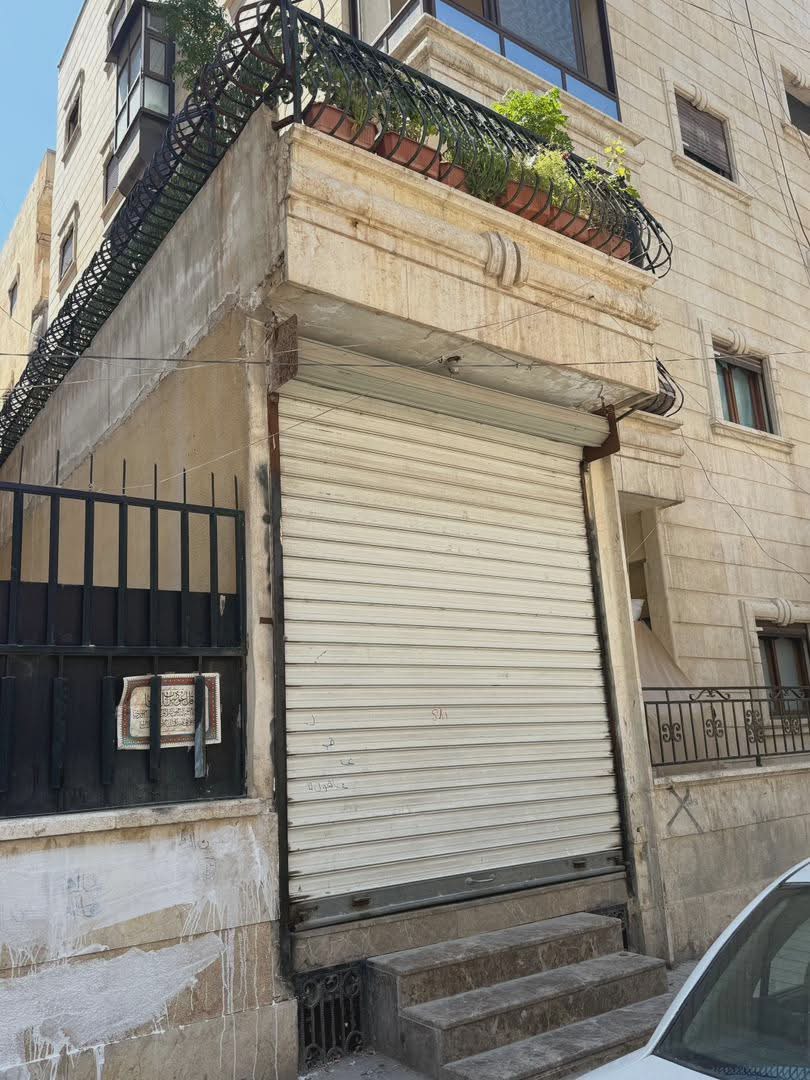 محل تجاري للبيع لقطة طابقين