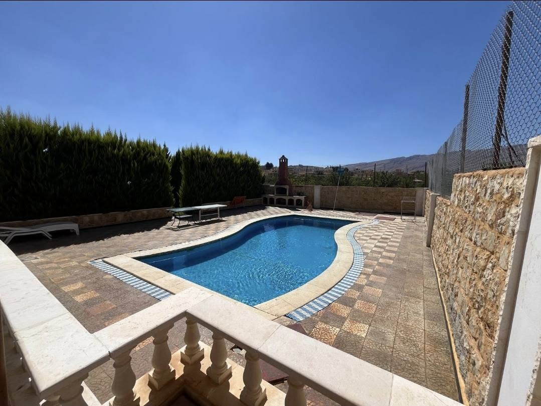 مزرعة مميزة للبيع 1200 متر