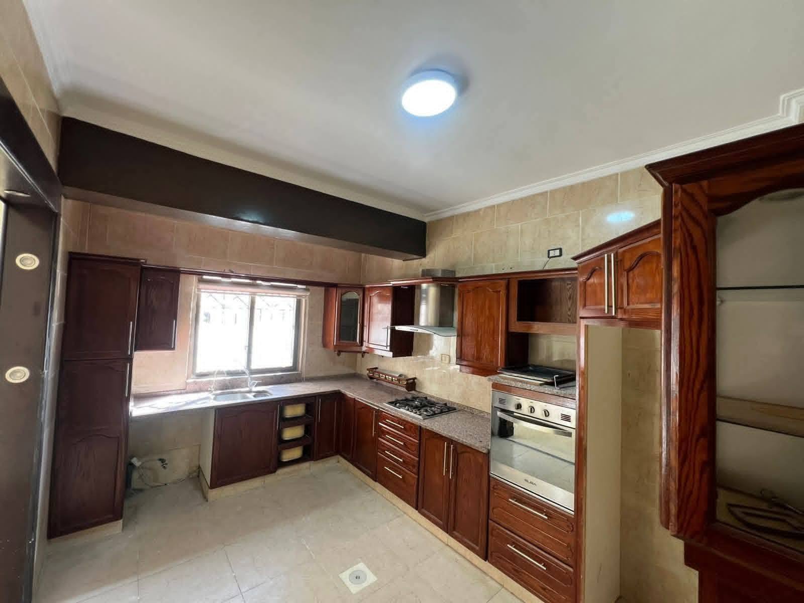 شقة سكنية للبيع 140 متر