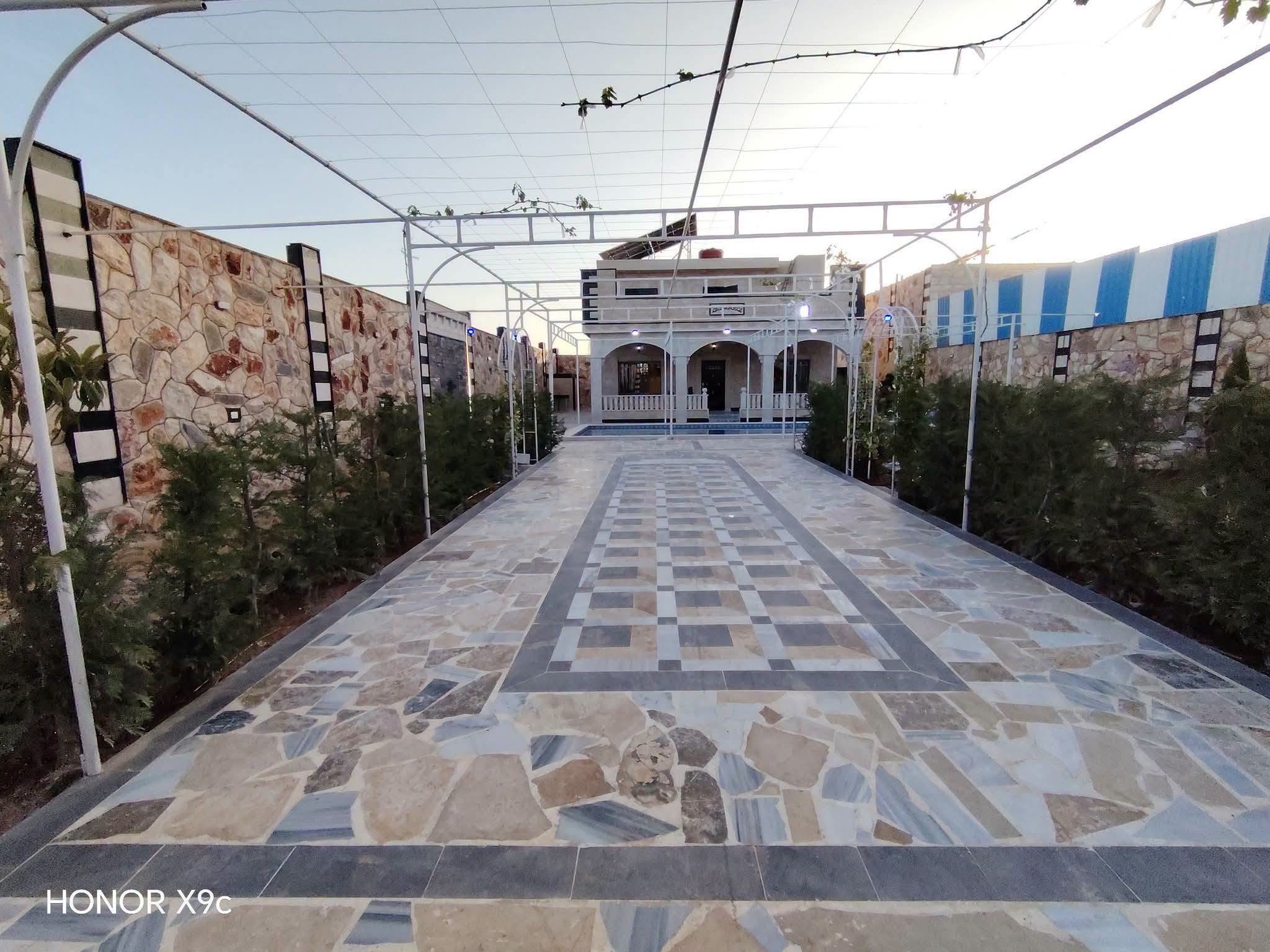 مزرعة للبيع مفروشة