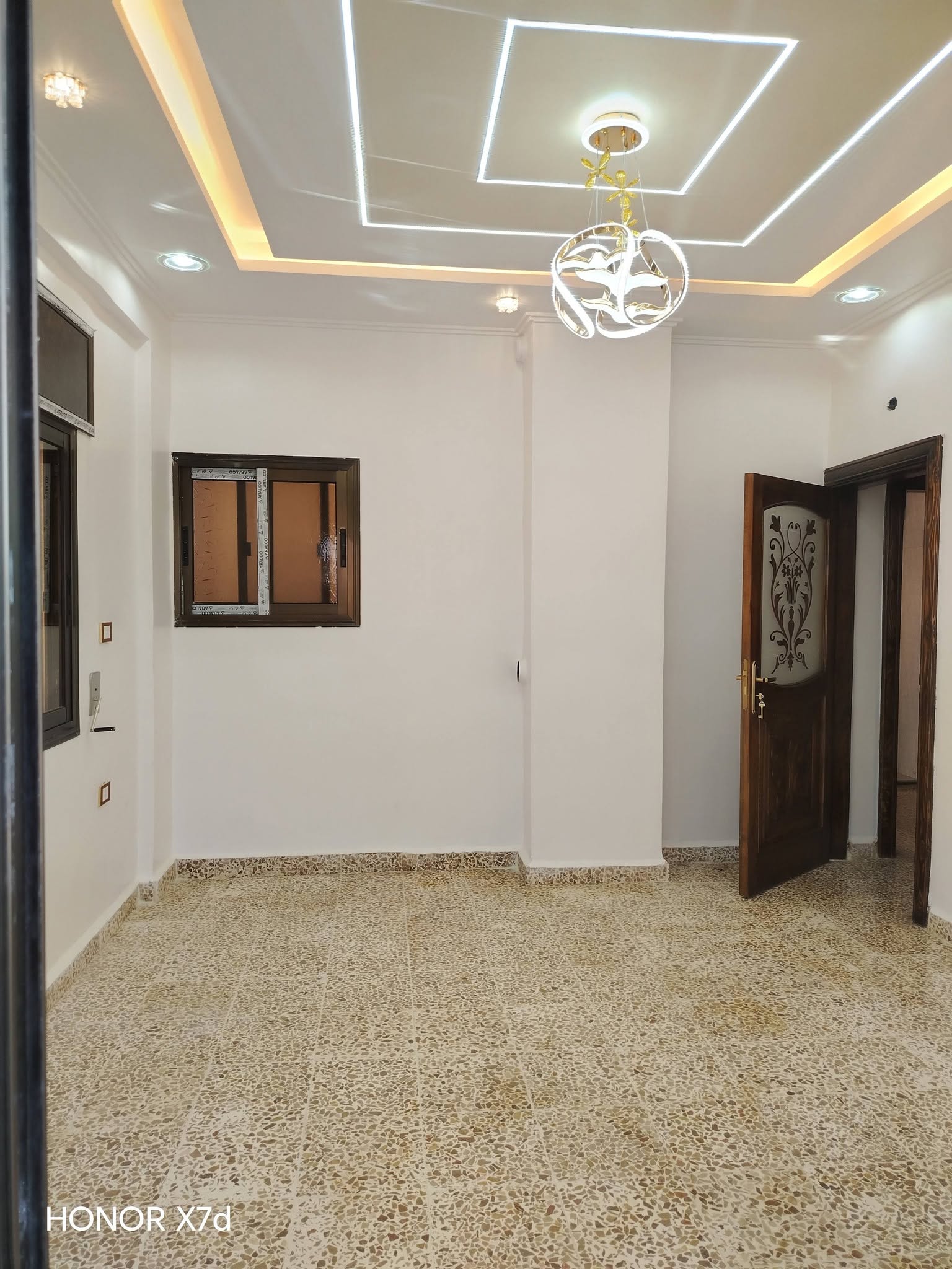 شقة للبيع 3 غرف طابق 2