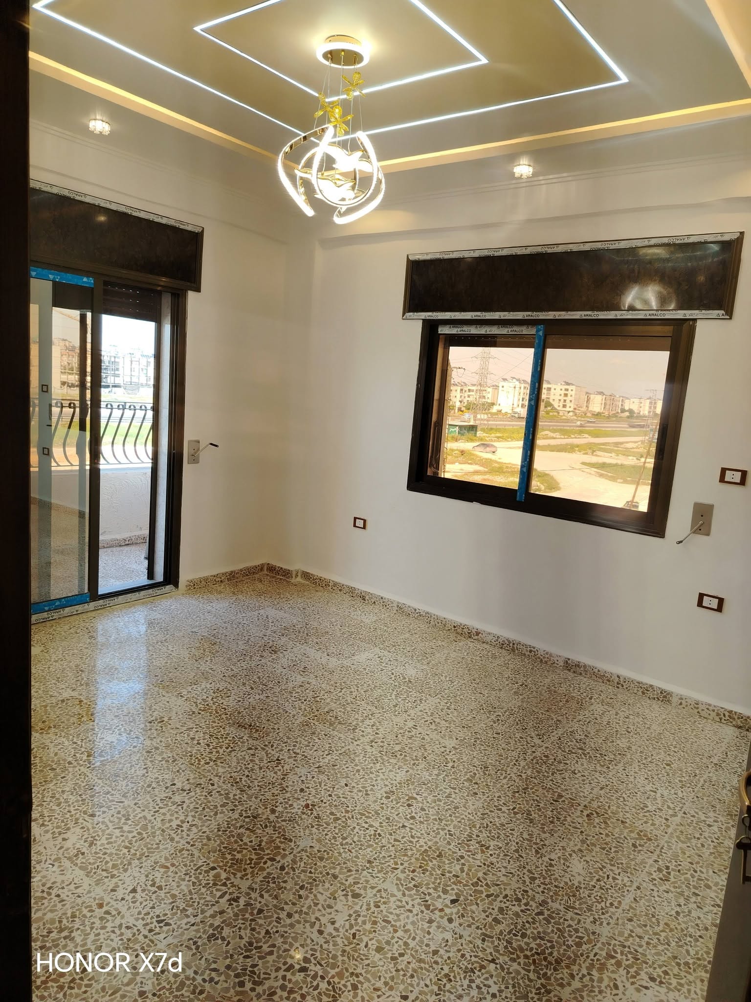 شقة للبيع 3 غرف طابق 2