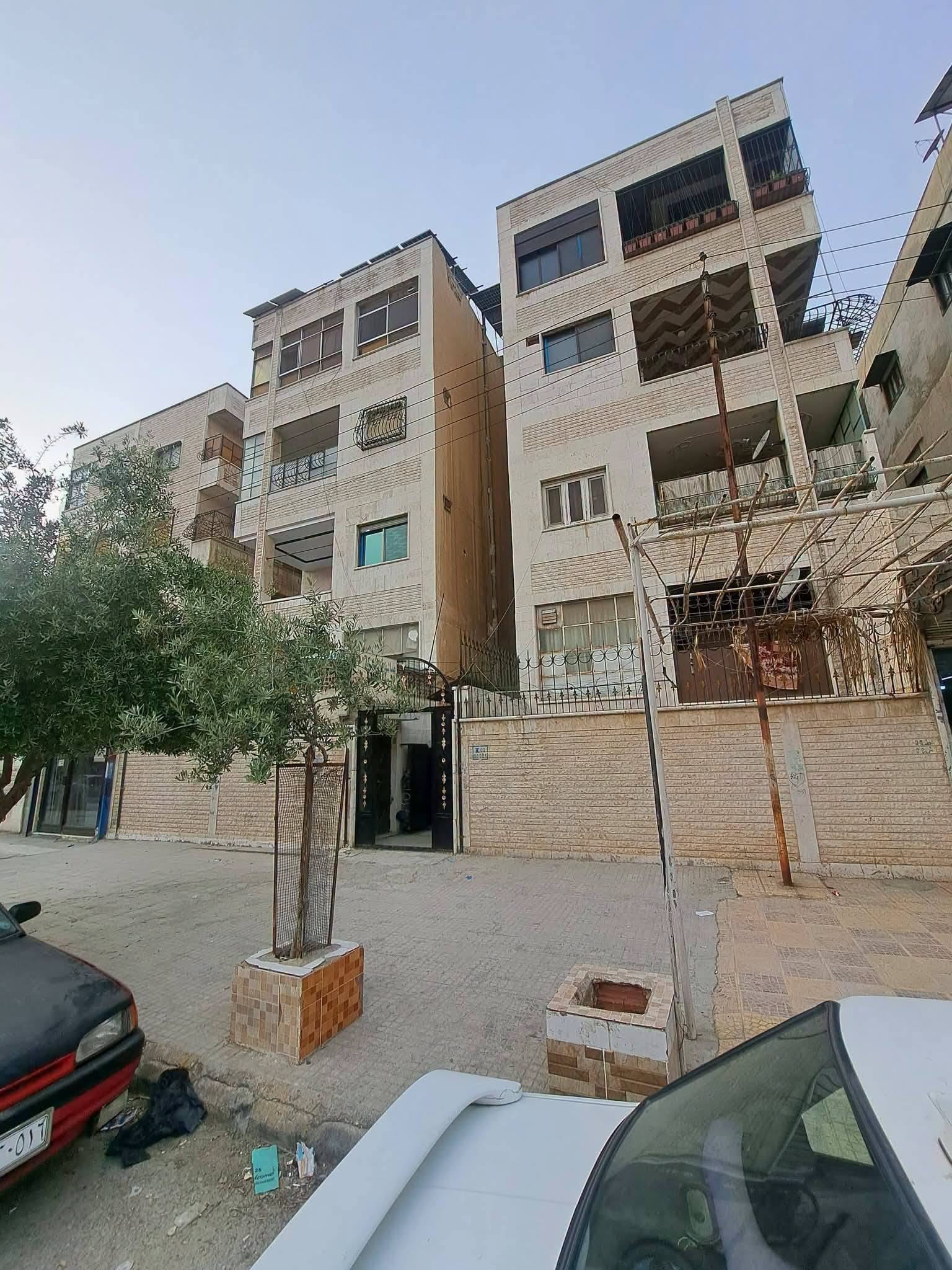 شقة للبيع في الطابق الاول