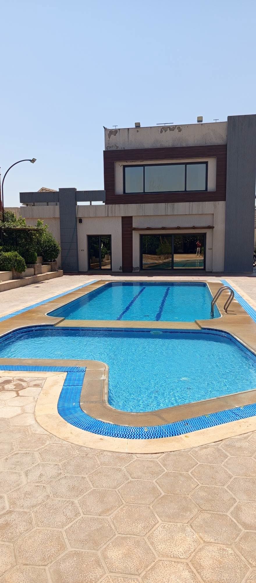 مزرعة بالخراب للبيع