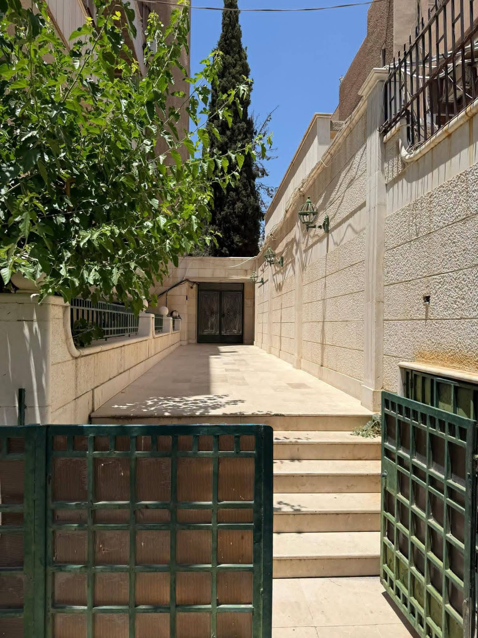 شقة للبيع 320 متر
