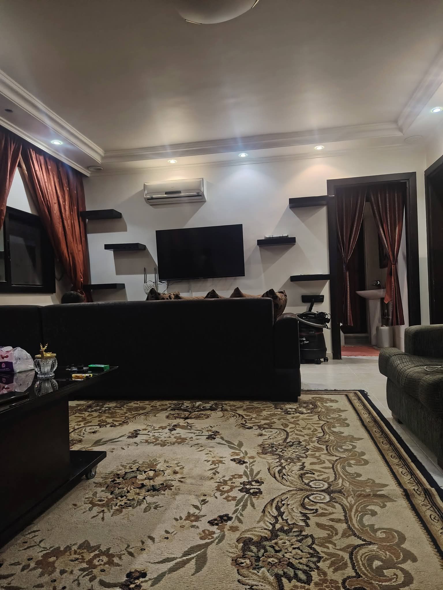 شقة طابق اول بغرفتين للبيع