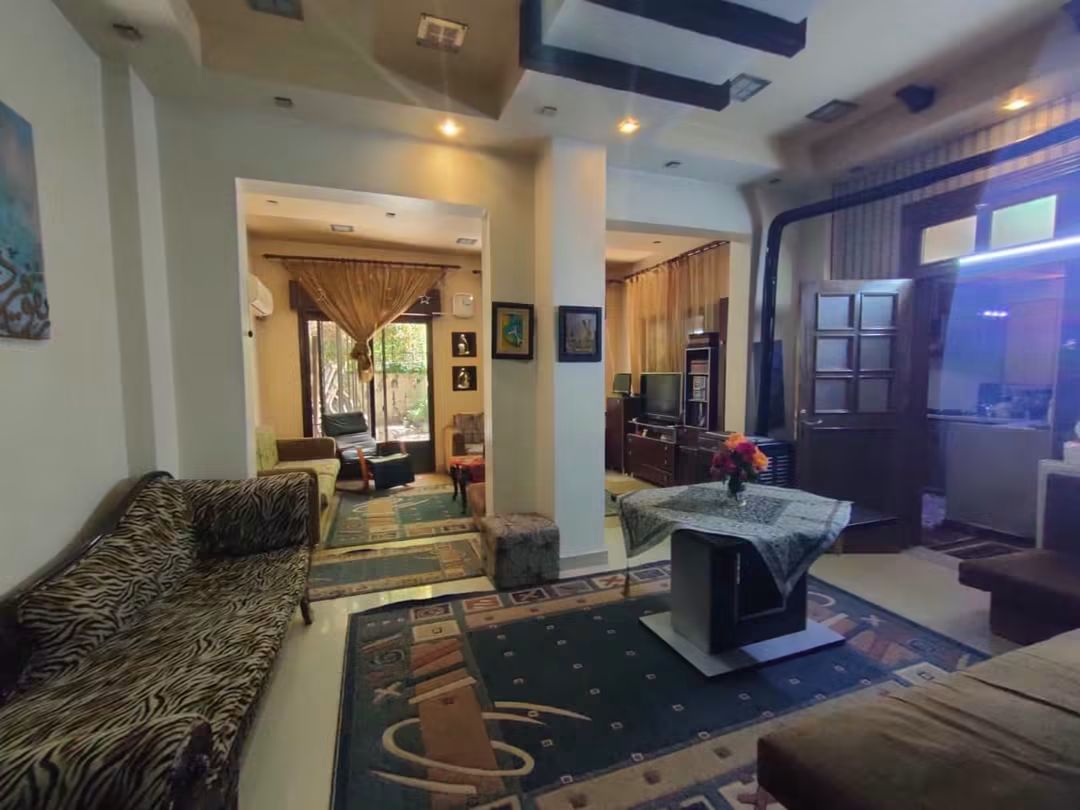 منزل مميز بحديقة للبيع