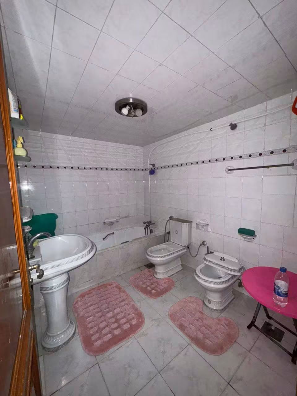 شقة سكنية للايجار ٦ غرف