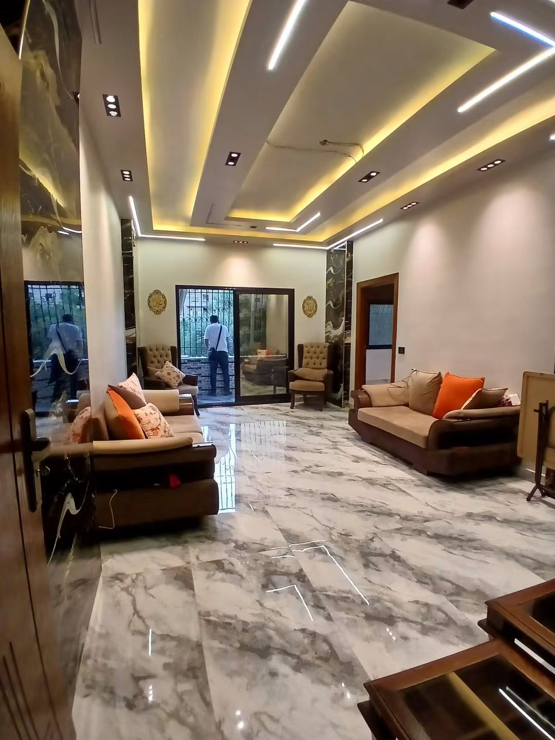 شقة للبيع طابق اول