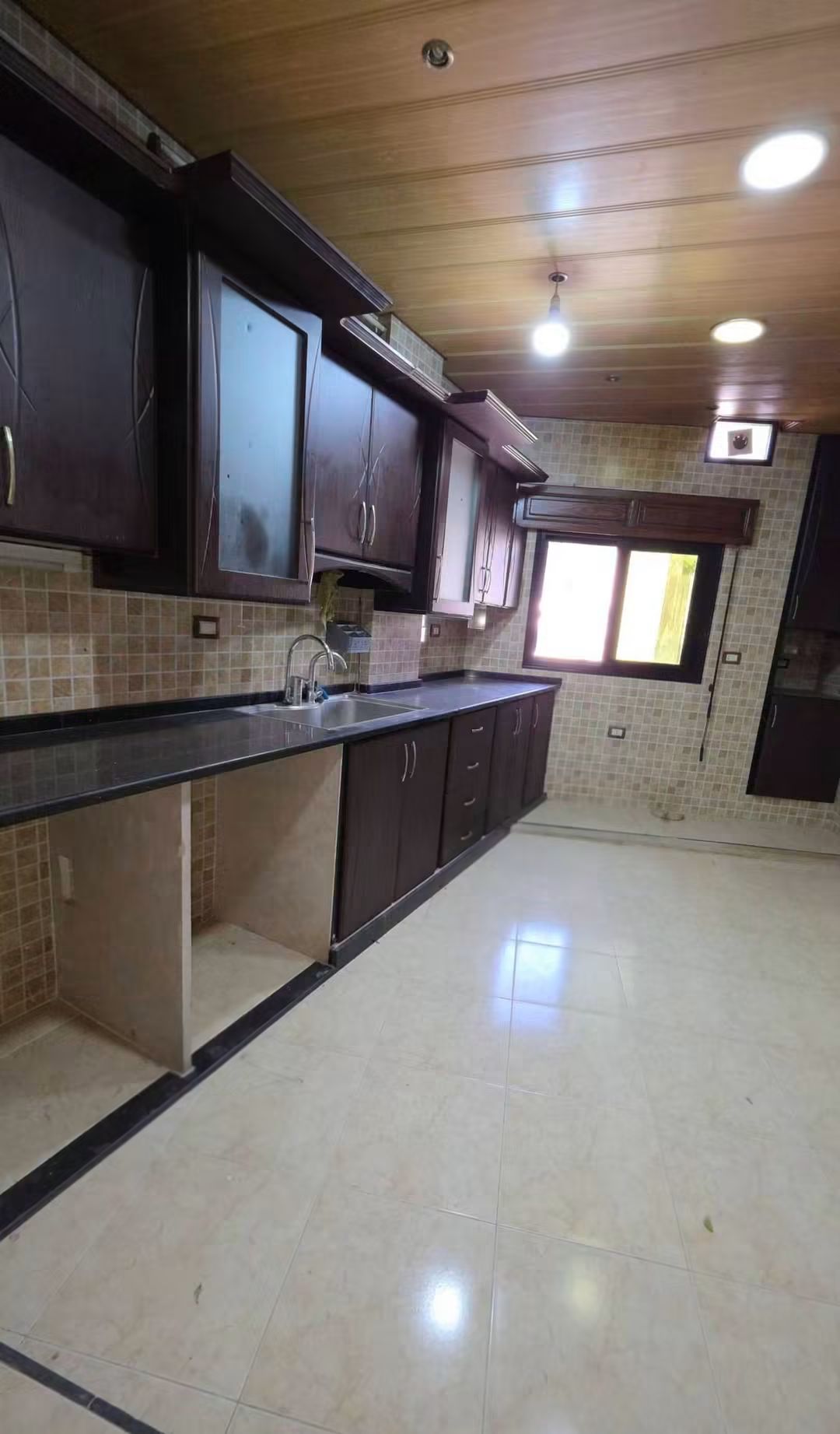 شقة سكنية للايجار ٢٠٠متر