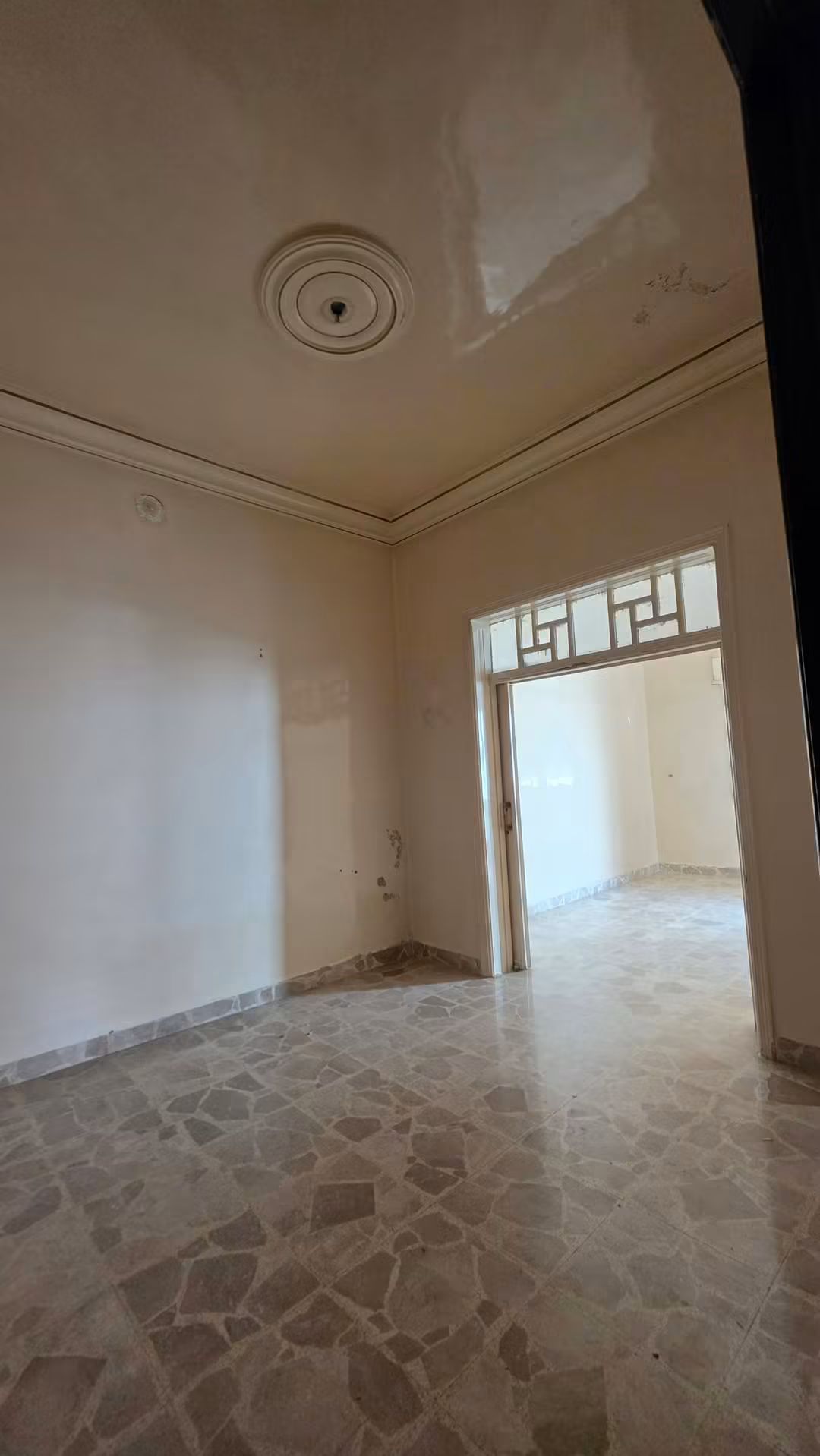 شقة سكنية للبيع ٥ غرف