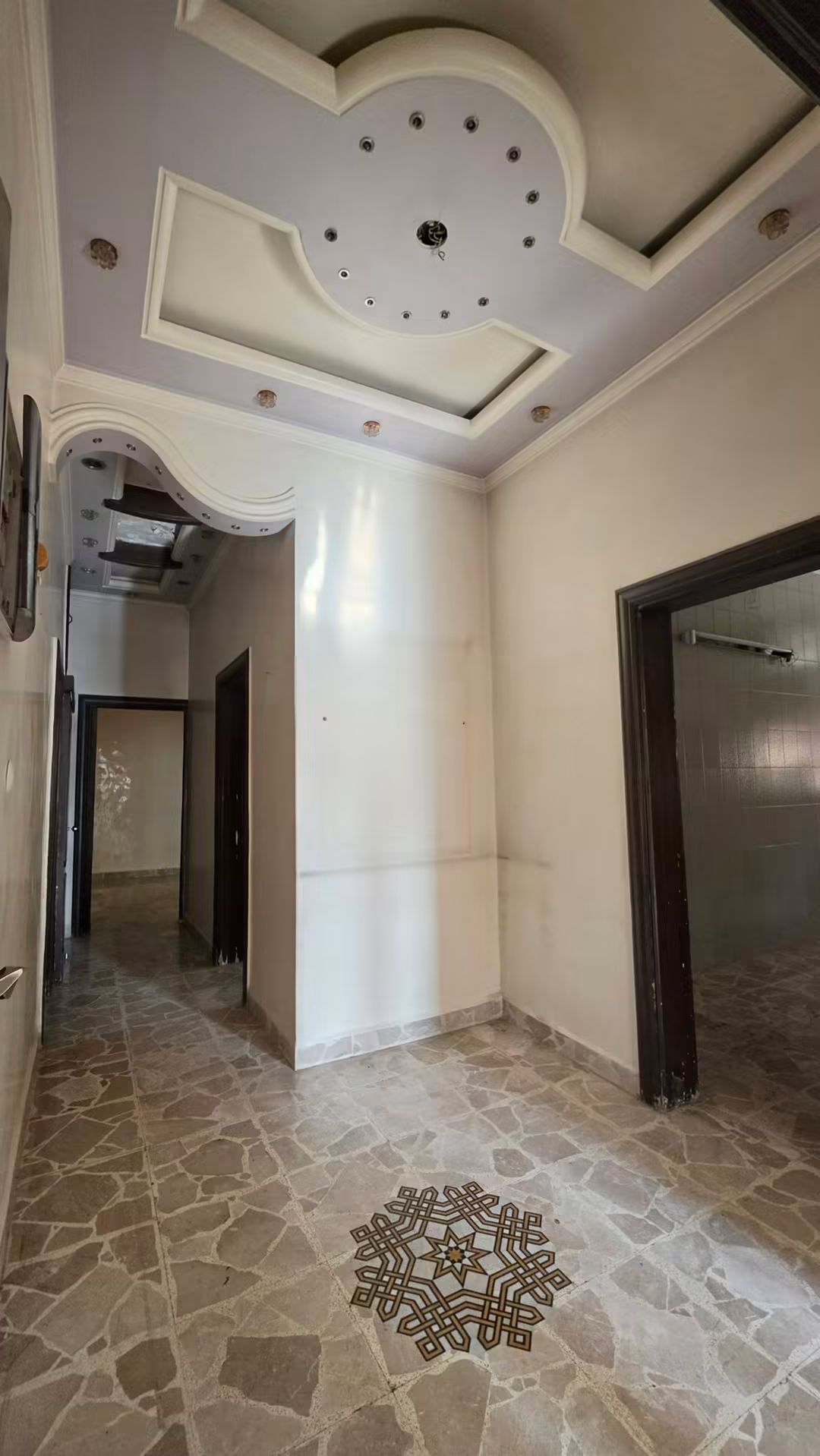 شقة سكنية للبيع ٥ غرف