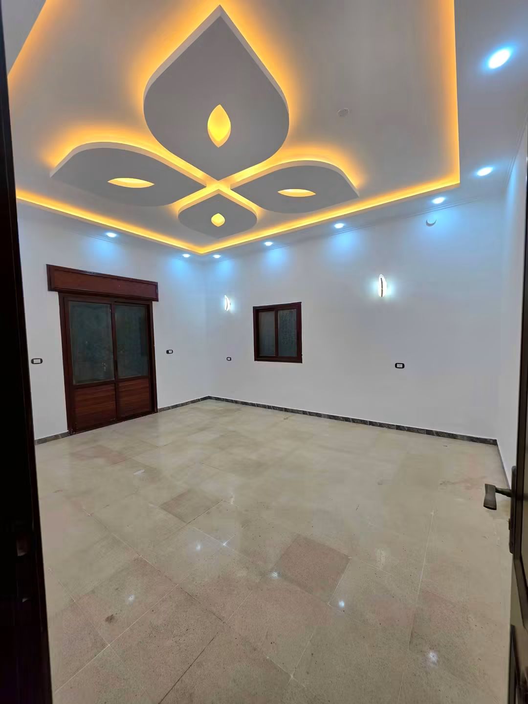 منزل للبيع ٤ غرف