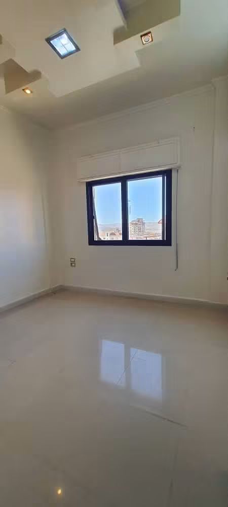 شقة للبيع طابق ثالث